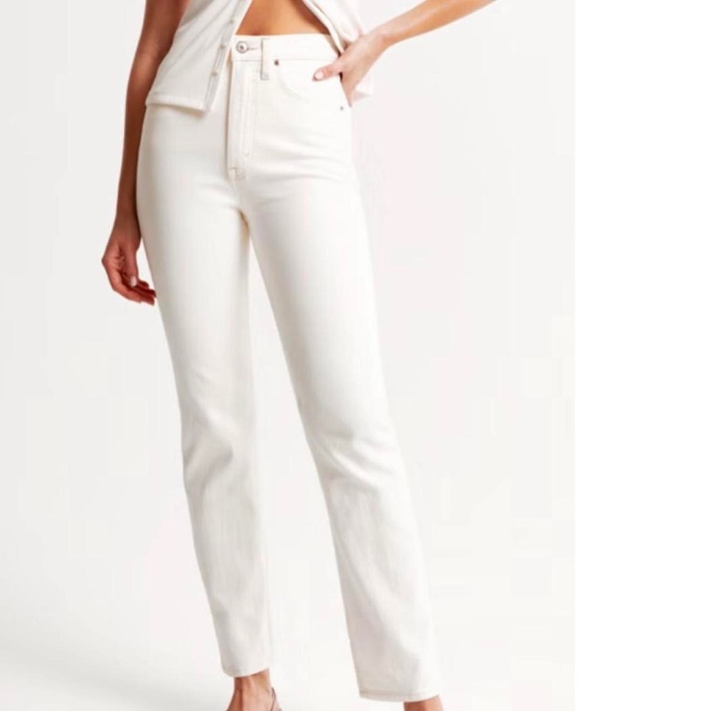 Abercrombie & Fitch The 90s Relaxed Jean High Rise in White